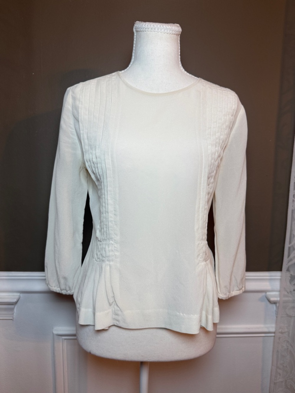 Aritzia Babaton 100% Silk Pleated Ivory Blouse XS Quiet Luxury